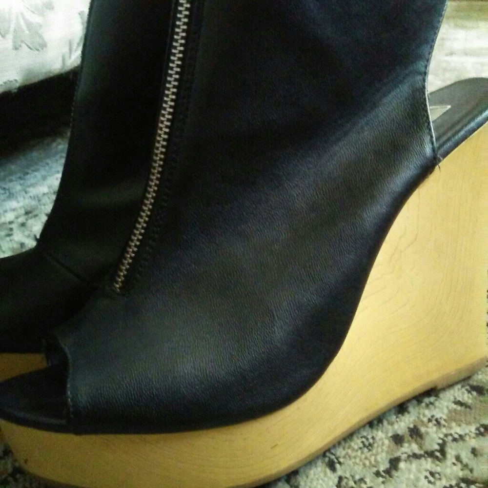 Simply Vera by Vera Wang Wedge Booties